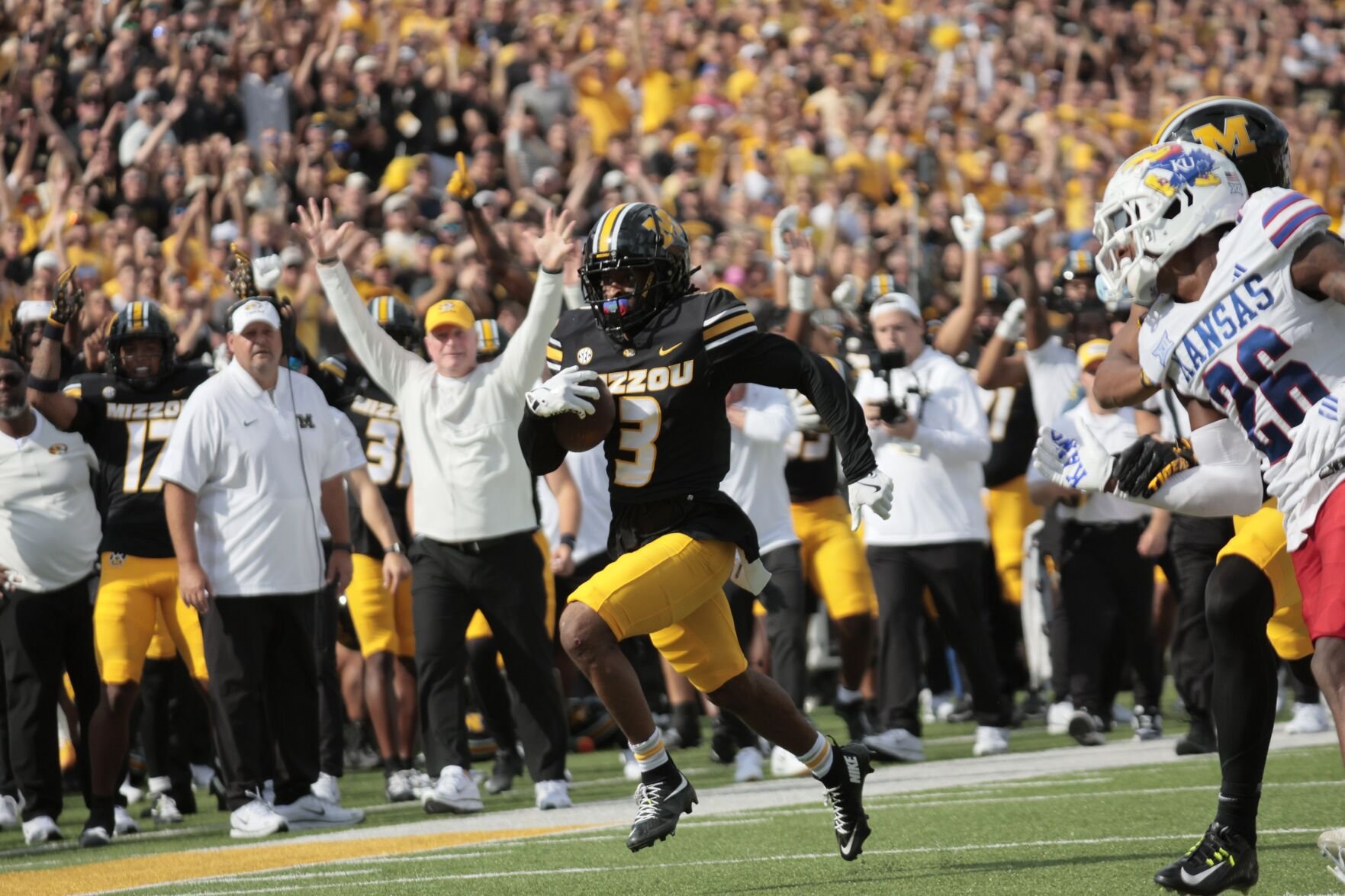 Missouri wins Border War! Beats Kansas 42-31